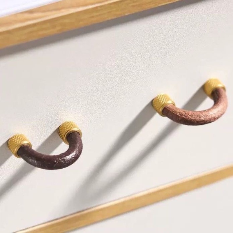 Uchwyty do szafek z mosiądzu i – Leatherwork Hardware recenzja i cena